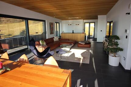 Hochwertiges, exclusives Penthouse in beliebter Wohngegend von Deggendorf zu vermieten. 5 zimmer