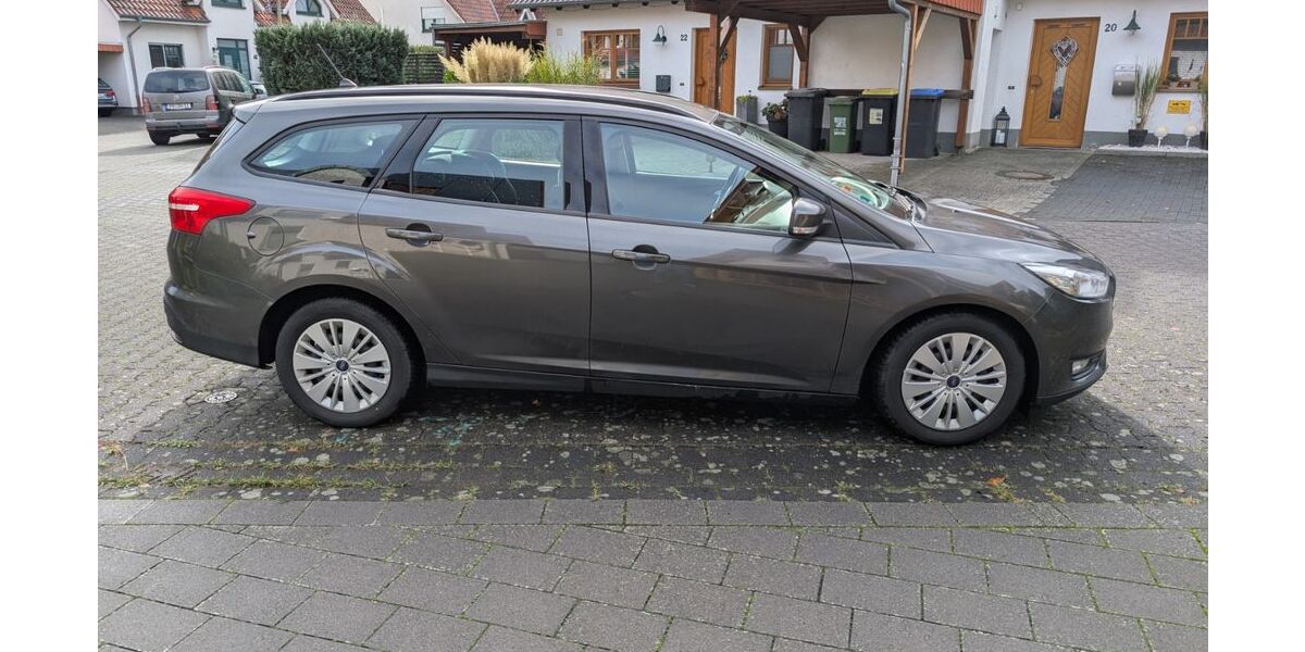 Ford Focus 88.800 km 10.500 € Paderborn 33106