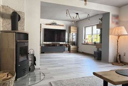 Wohnung Geyer - 5 Zimmer, 128 m&sup2;, 110.000&euro; | Angebot:27021201