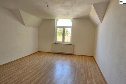 Helle 2-Zimmerwohnung im schönen Altbau
