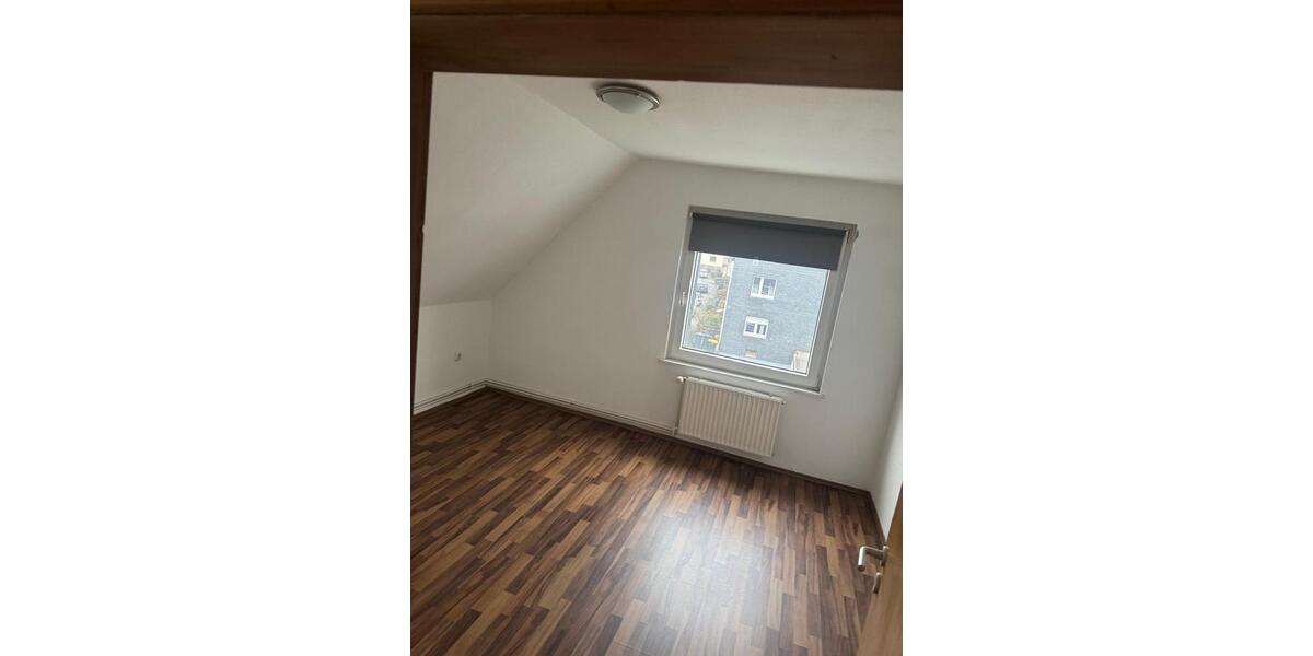 Zwei Wohnungen. Toplage. Nachhaltige Rendite. Siegen-Wellersberg. 4 zimmer