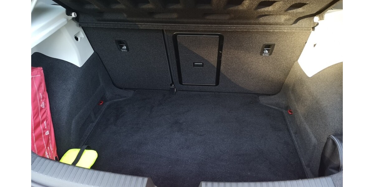 Seat Leon 97.100 km 14.800 € Halle 33790