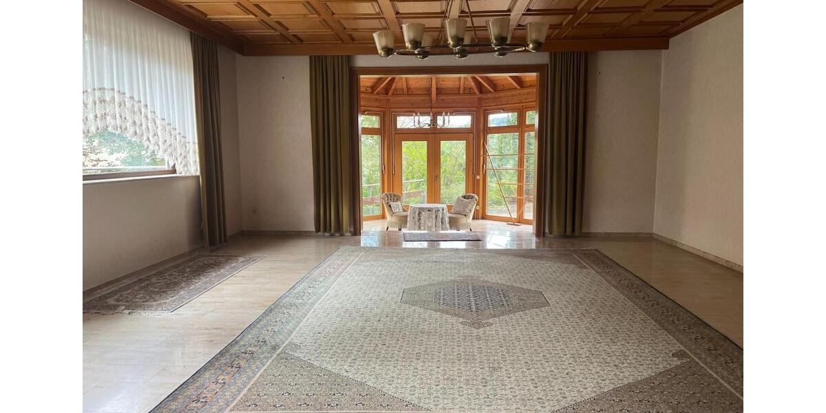 Geräumiges 13 Zimmer-Einfamilienhaus mit luxuriöser Innenausstatt 13 zimmer