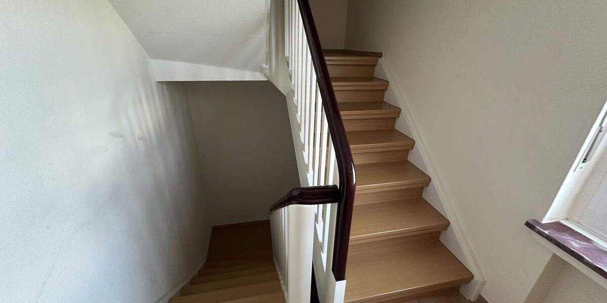 Mehrfamilienhaus, Wohnhaus Meschede - 9 Zimmer, 217 m&sup2;, 325.000&euro; | Angebot:25880131