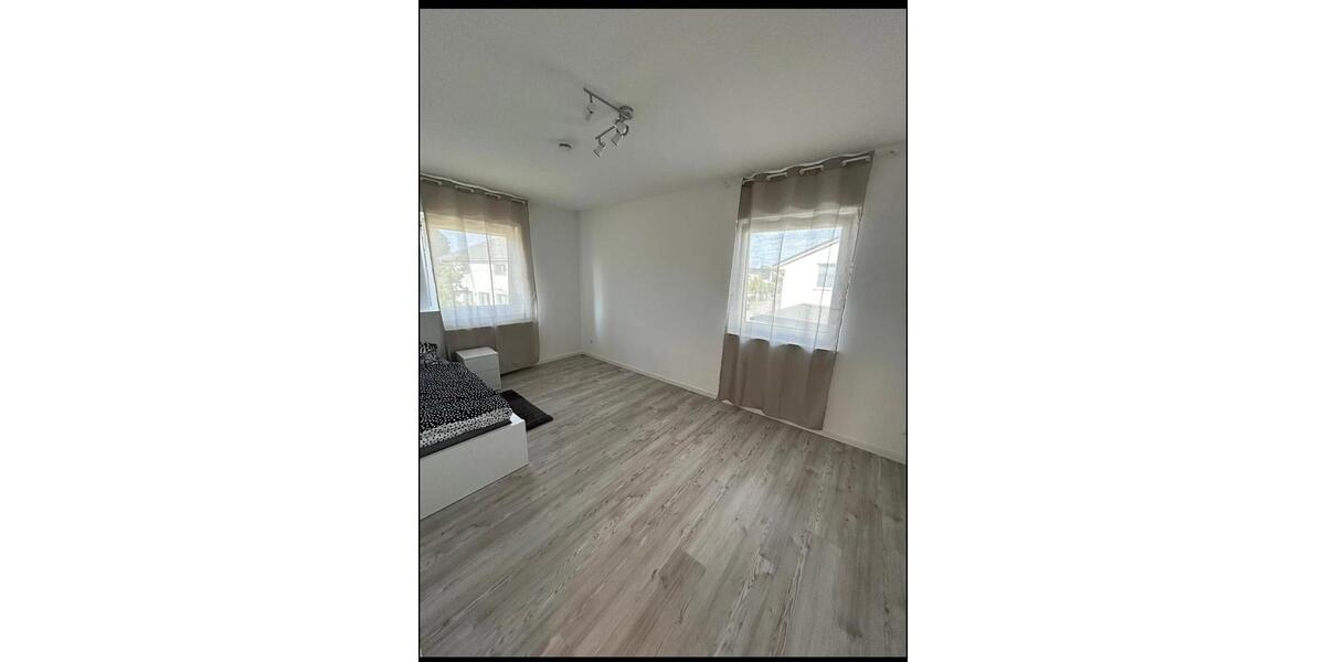 Erdgeschoßwohnung Dummerstorf - 4 Zimmer, 120 m&sup2;, 28&euro; | Angebot:26165211