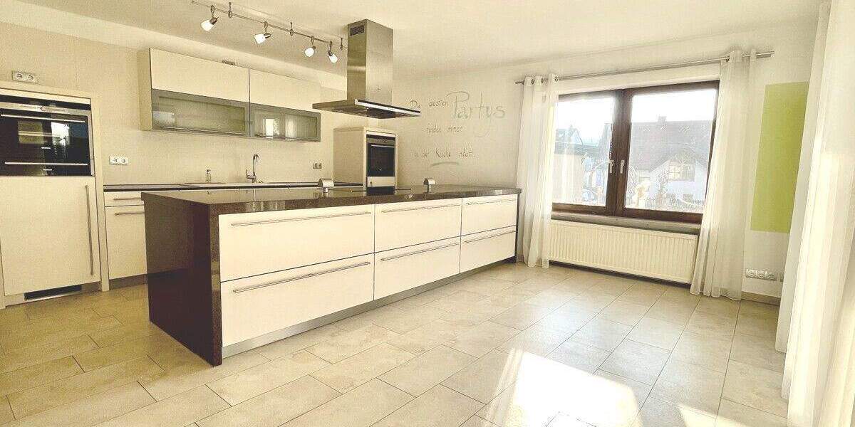 Mehrfamilienhaus, Wohnhaus Pfaffenhofen an der Ilm Pfaffenhofen a d Ilm - 7 Zimmer, 332 m&sup2;, 1.195.000&euro; | Angebot:25909297