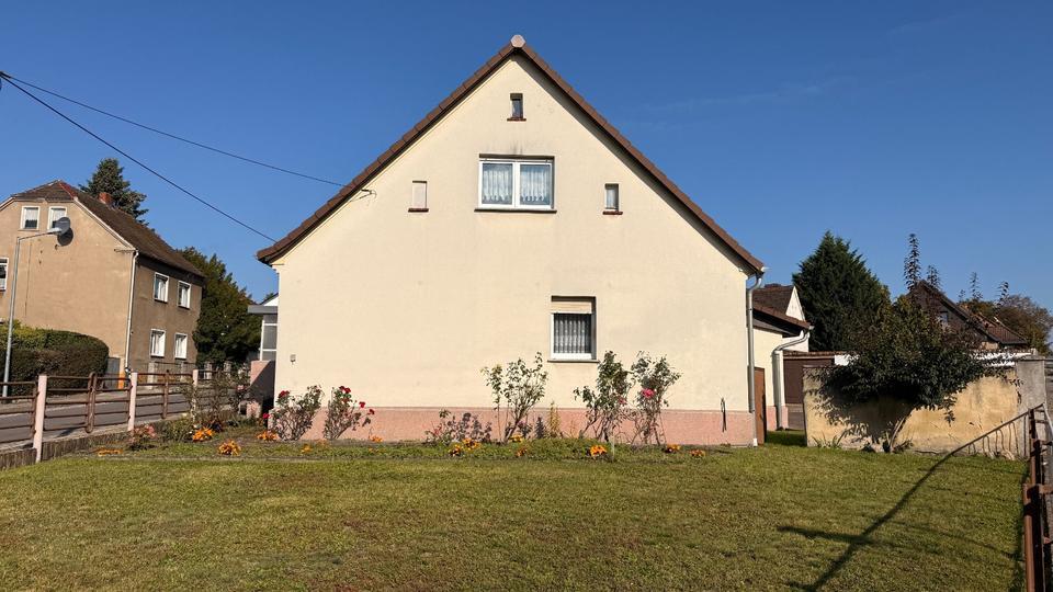 Einfamilienhaus mit Nebengebäude zimmer