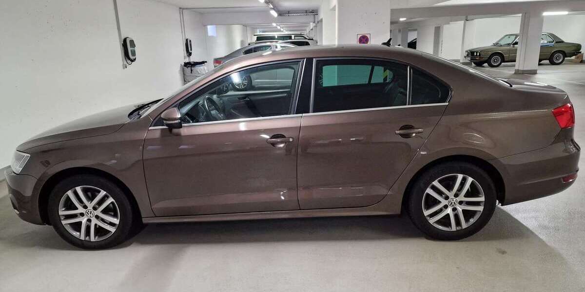 VW Jetta 155.760 km 6.499 € Wolfsburg 38440
