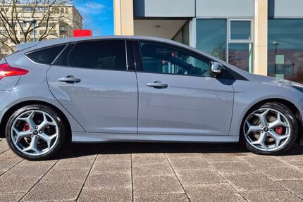 Ford Focus 100.000 km 13.600 &euro; Frankfurt am Main 60599