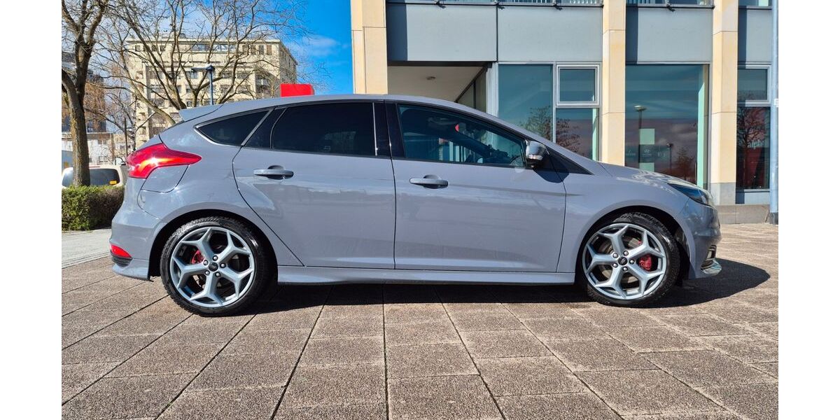 Ford Focus 100.000 km 13.600 &euro; Frankfurt am Main 60599