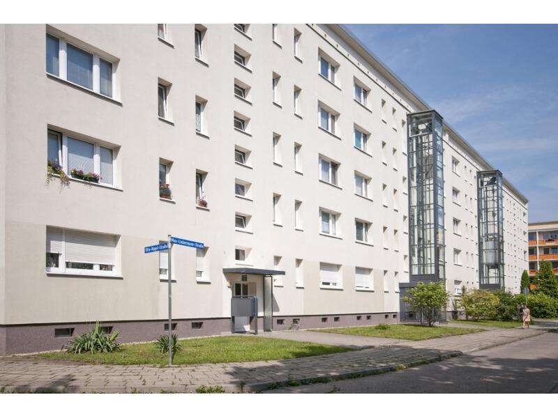 Wohnung zum Mieten in Halle (Saale) 336 € 50.89 m²