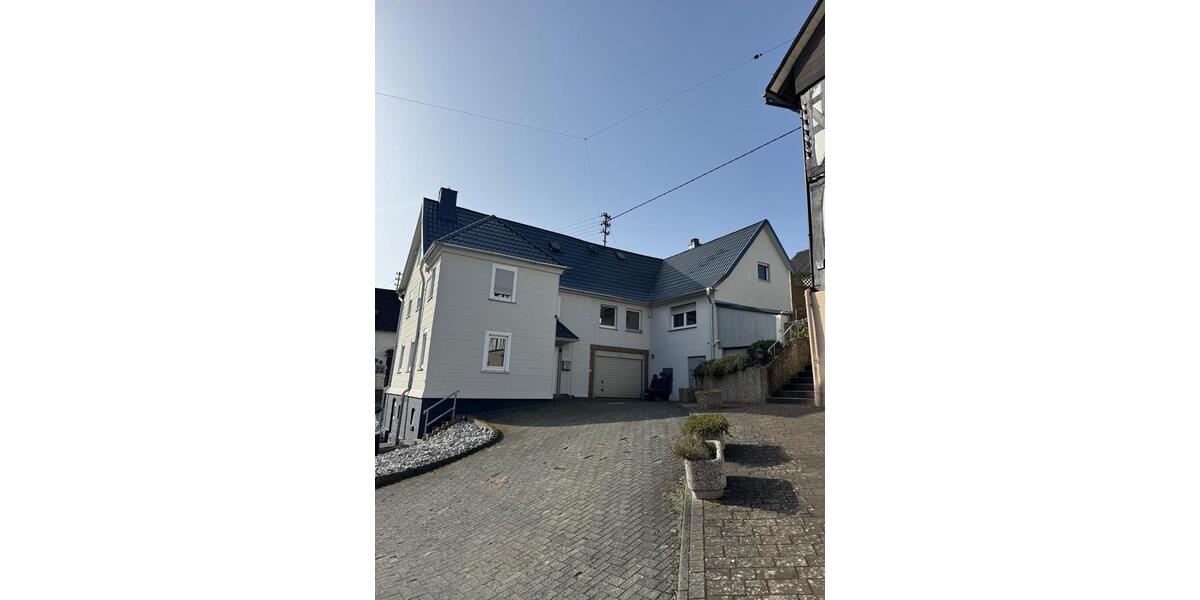 Einfamilienhaus Haiger - 8 Zimmer, 150 m&sup2;, 1.200&euro; | Angebot:25496753