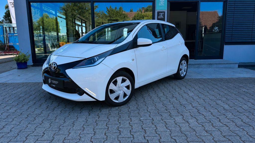 Toyota Aygo (X) 82.230 km 6.990 &euro; Ravensburg 88214