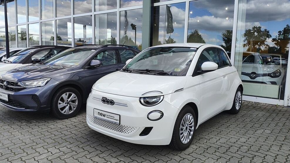 Fiat 500e 9.331 km 22.999 € Massen 03238