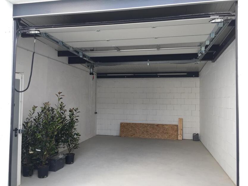 Kleine Lagerhalle mit Sektionaltor in NW zu vermieten zimmer