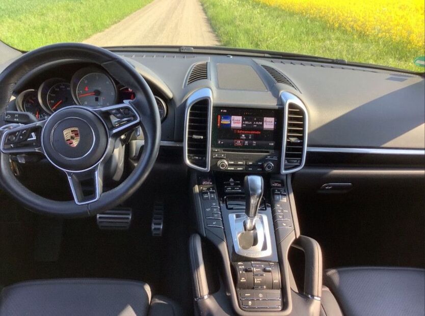 Porsche Cayenne 101.500 km 42.100 € Berlin 10115