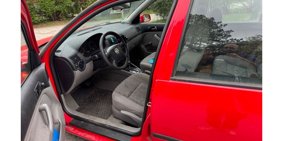 VW Golf 160.000 km 2.300 &euro; neufarn 85646