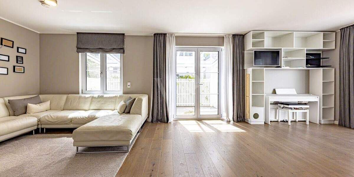 Eleganz trifft Nachhaltigkeit: Teil­möblierte Doppelhaushälfte mit Premiumausstattung zu vermieten 6 zimmer