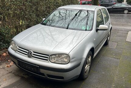 VW Golf 233.243 km 995 &euro; Wiesbaden 65185