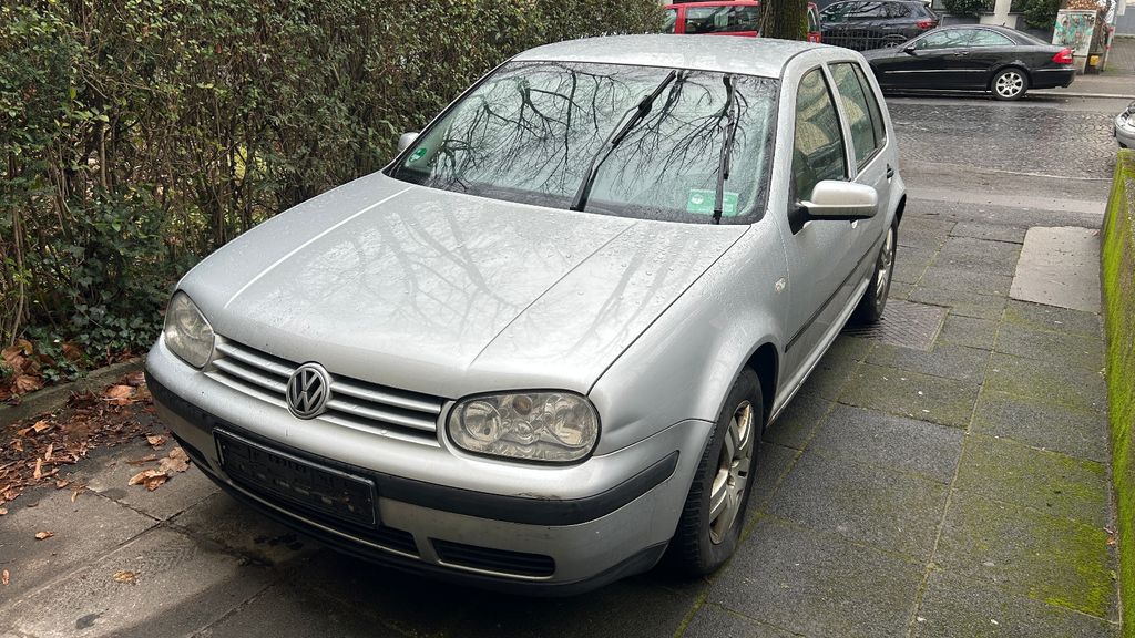 VW Golf 233.243 km 995 &euro; Wiesbaden 65185