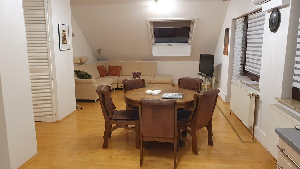 Dachgeschoßwohnung Bergisch Gladbach - 3 Zimmer, 90 m&sup2;, 1.250&euro; | Angebot:22460035