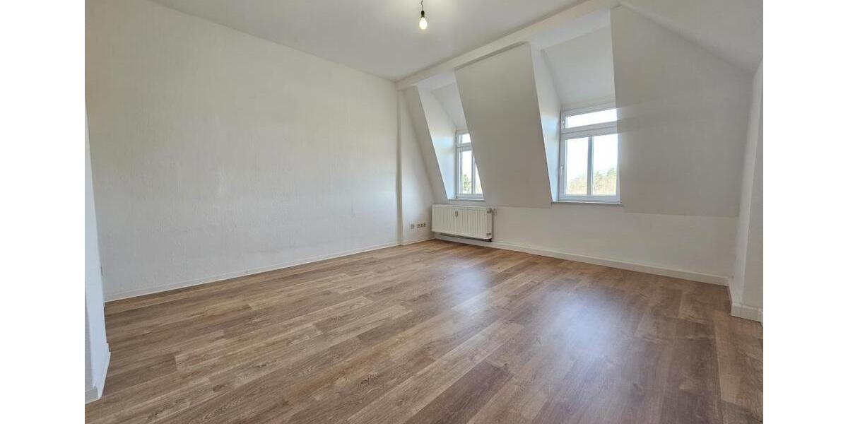 Dachgeschoßwohnung Werdau - 3 Zimmer, 56 m&sup2;, 307&euro; | Angebot:26665630