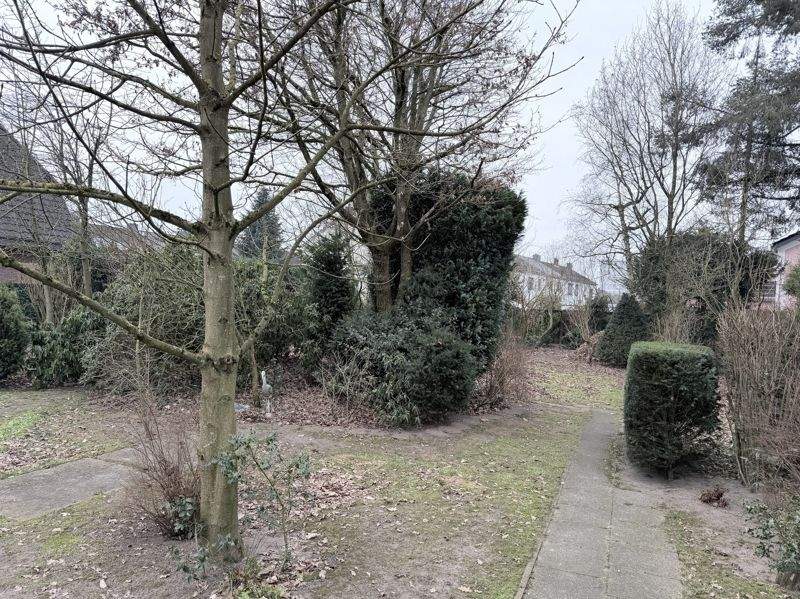 Gut geschnittenes Baugrundstück in zweiter Reihe von Schönebeck zimmer