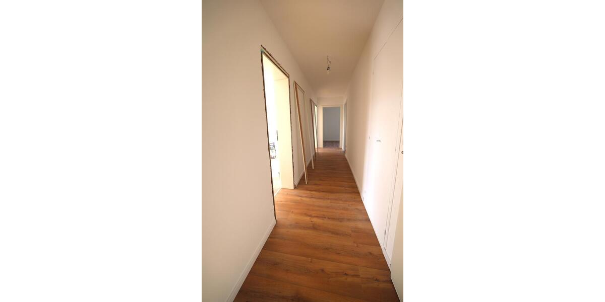 Moderne 5-Zimmer-Wohnung mit Balkon. 5 zimmer