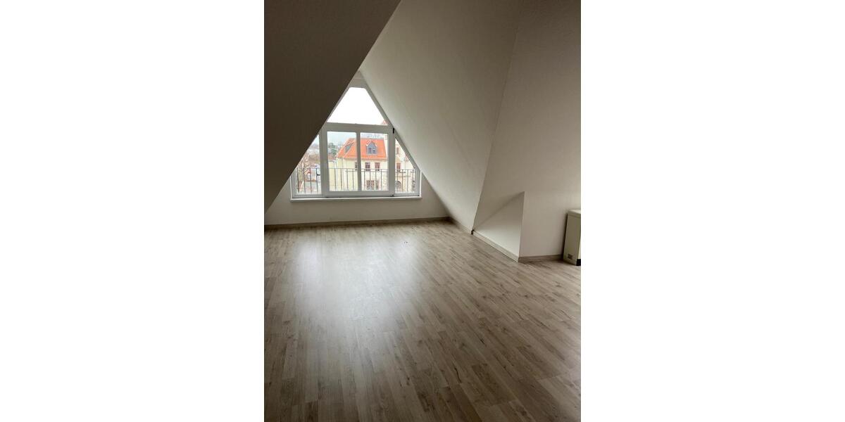 Dachgeschoßwohnung Riesa - 2.5 Zimmer, 66 m&sup2;, 600&euro; | Angebot:25056544