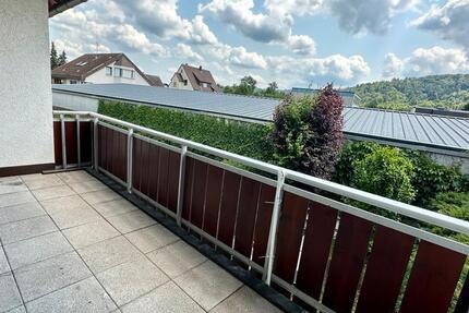 Helle 2-Zimmerwohnung mit 2 Balkonen, TG Stellplatz und EBK zimmer