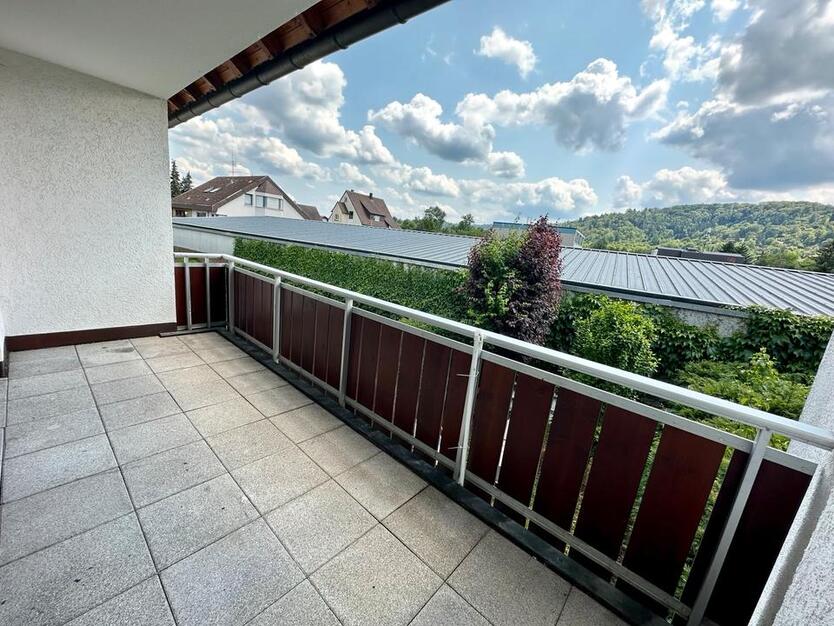 Helle 2-Zimmerwohnung mit 2 Balkonen, TG Stellplatz und EBK zimmer