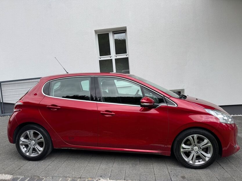 Peugeot 208 73.000 km 5.900 € Albstadt 72461