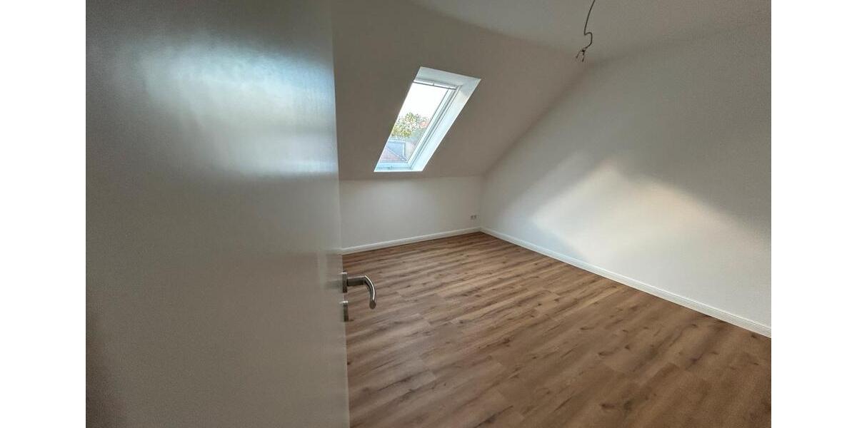 Dachgeschoßwohnung Tönning - 4 Zimmer, 86 m&sup2;, 950&euro; | Angebot:25178696