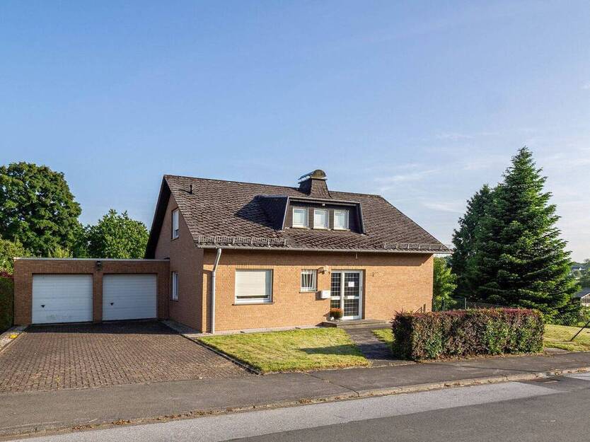 Gepflegtes Einfamilienhaus mit Doppelgarage in Warstein-Suttrop!