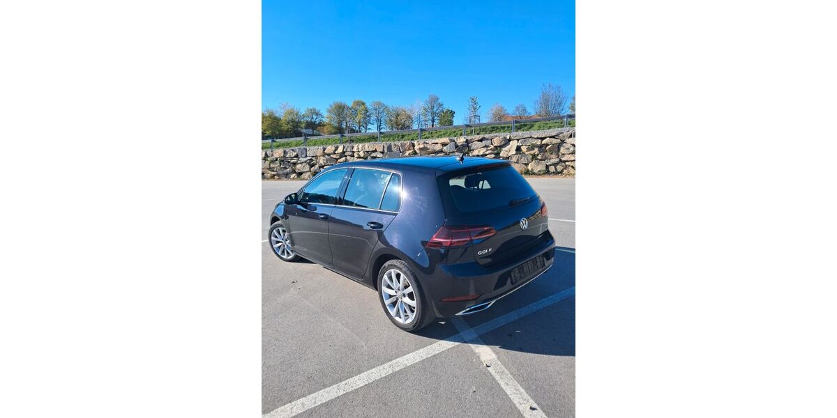 VW Golf 124.200 km 17.900 &euro; Sankt Englmar 94379