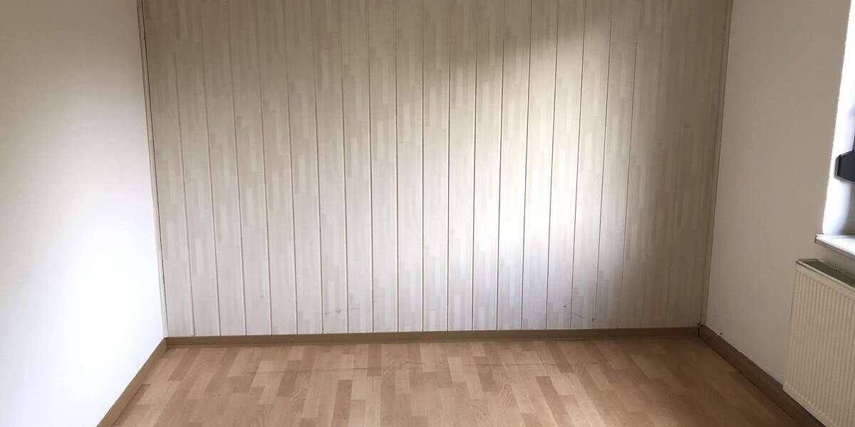 ++Doppelhaushälfte mit Entwicklungspotential in Döllnitz++ 7 zimmer