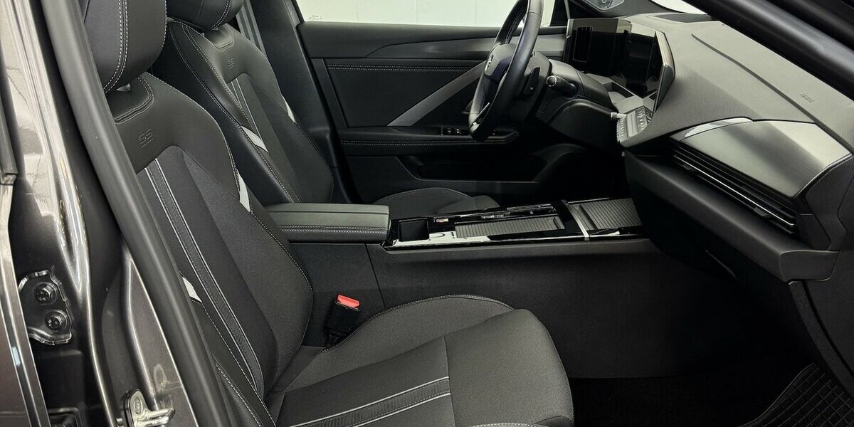 Opel Astra GS 130 Ultimate Full LED 360° Cam Panorama 40.200 km 23.350 &euro; Lich 35423