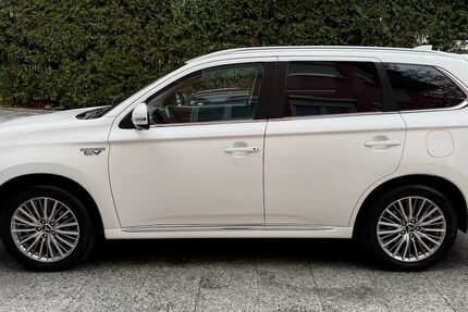 Mitsubishi Outlander 185.000 km 14.980 &euro; München 81827