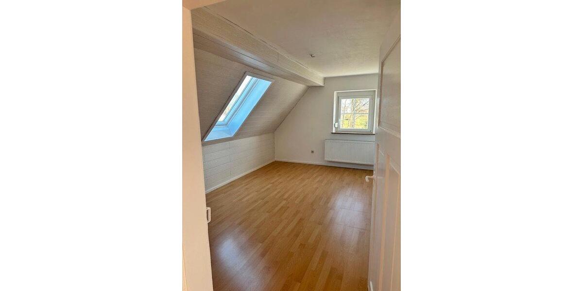 Einfamilienhaus Gunzenhausen - 6 Zimmer, 240 m&sup2;, 1.450&euro; | Angebot:26272535