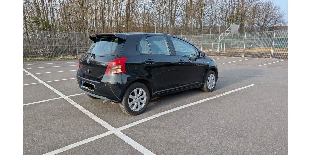 Toyota Yaris 153.400 km 3.499 &euro; Lohmar 53797