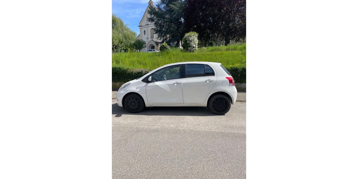 Toyota Yaris 104.000 km 6.900 &euro; Leimen 69181