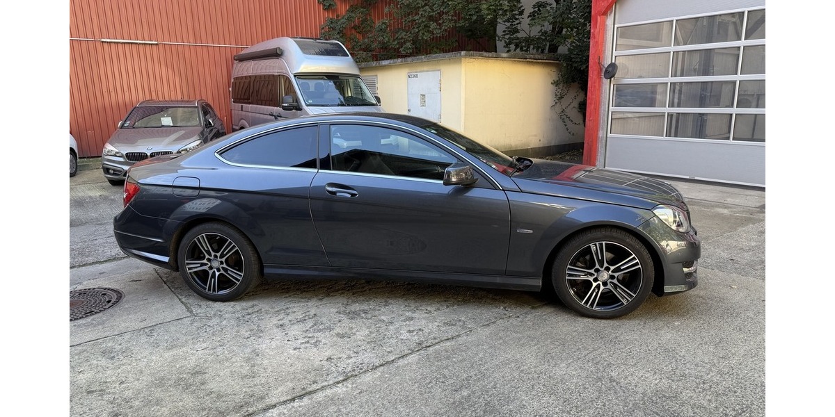 Mercedes-Benz C 180 Coupe CGI Edition C AMG LOOK 64.300 km 16.900 &euro; Berlin 10247