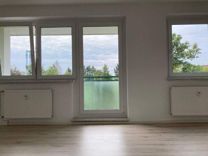 Frisch, hell, bereit fürs Einziehen: 3 Zimmer mit großem Wohnzimmer, offener Küche und Balkon 3 zimmer