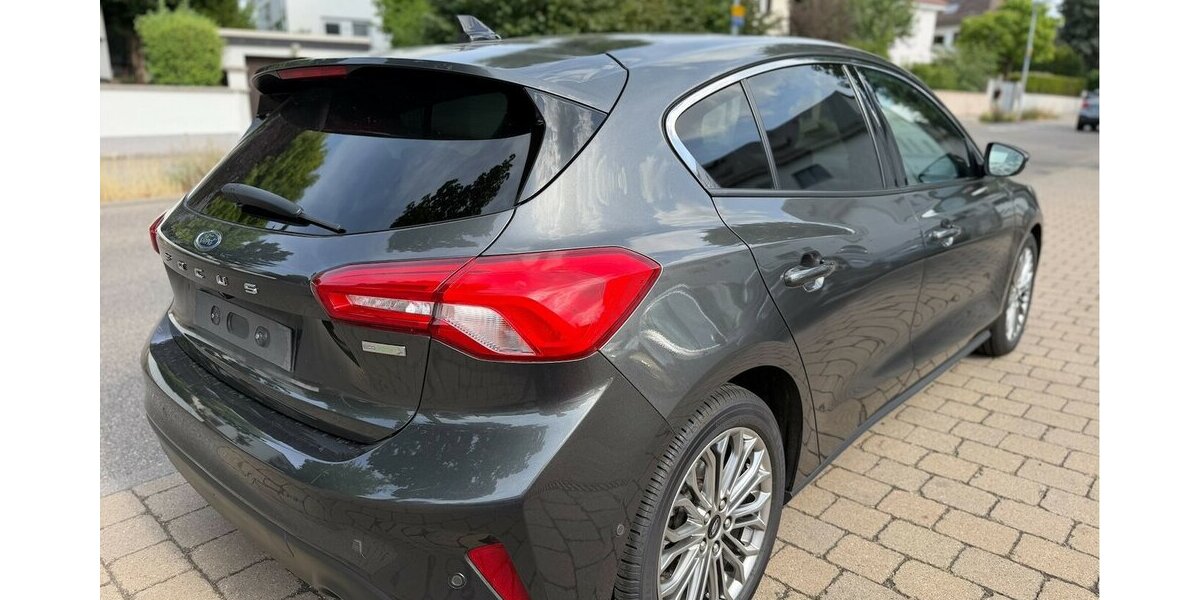 Ford Focus Titanium Lim. Head-Up Panorama 155.000 km 6.990 &euro; Neckarsulm 74172