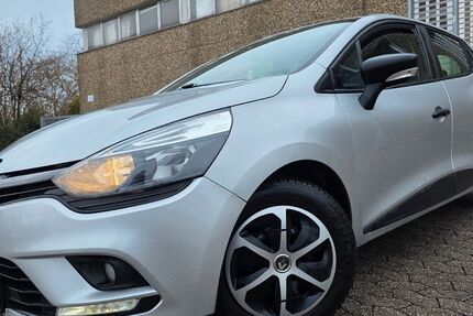 Renault Clio 99.888 km 6.900 &euro; Düsseldorf 40599