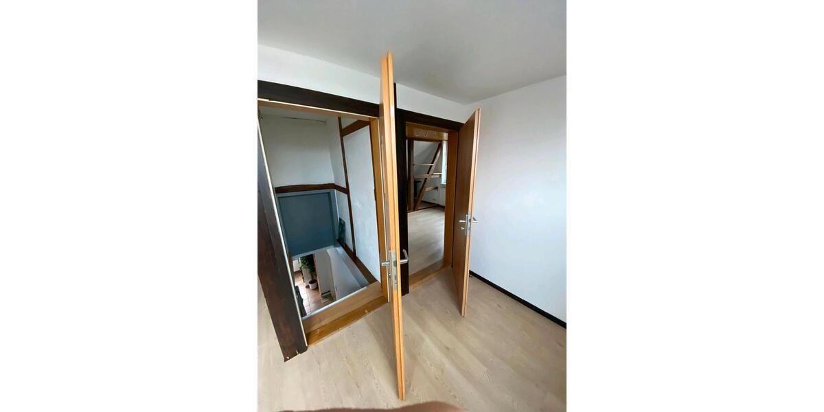 Dachgeschoßwohnung Rühen - 3 Zimmer, 65 m&sup2;, 639&euro; | Angebot:25369505
