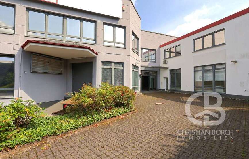 Halle in Wiehl 4.800 € 593 m² zimmer