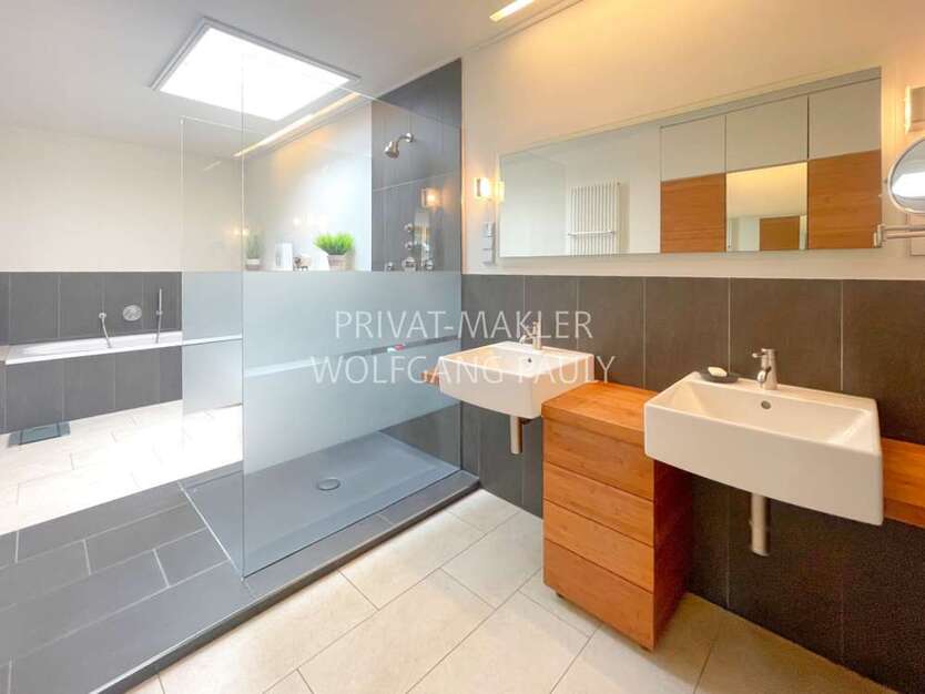 Haus zum Kaufen in Jüchen Bedburdyck 638.000 € 240 m²