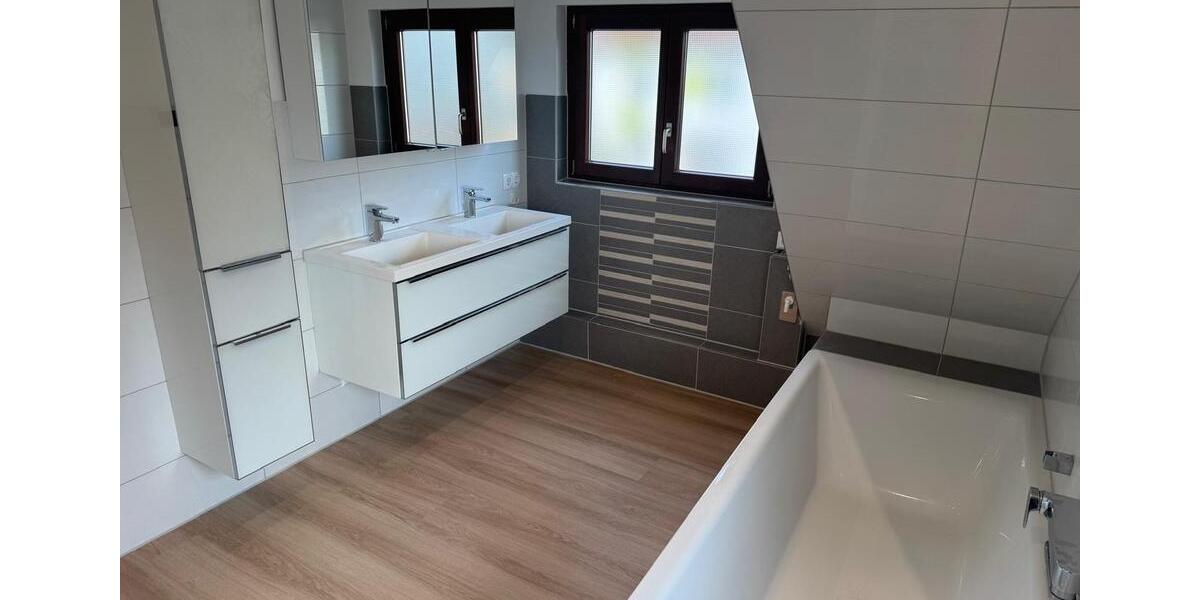 Dachgeschoßwohnung Esslingen am Neckar Oberesslingen - 2.5 Zimmer, 75 m&sup2;, 1.000&euro; | Angebot:25299886