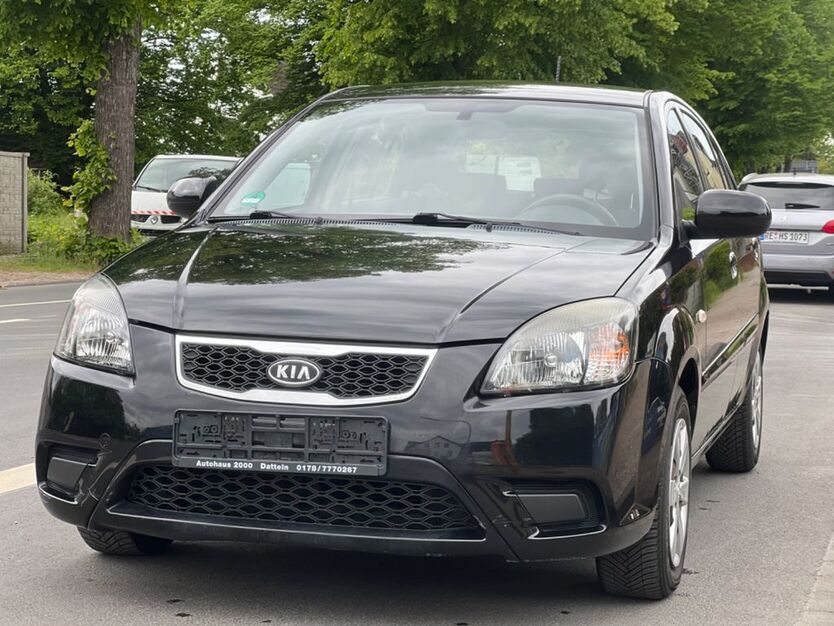 Kia Rio 111.806 km 3.450 € Datteln 45711